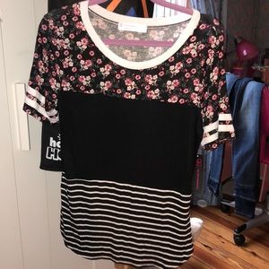•Floral/stripped tee•
